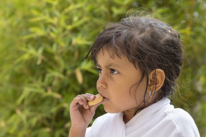 Cuanto es el sueldo minimo en venezuela nina comiendo