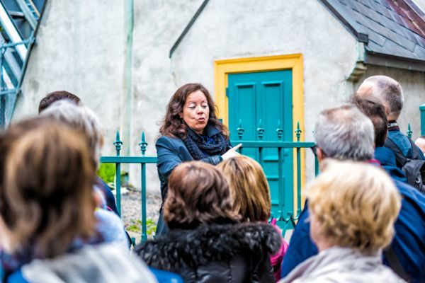 cuanto-gana-un-guia-de-free-tour-istock