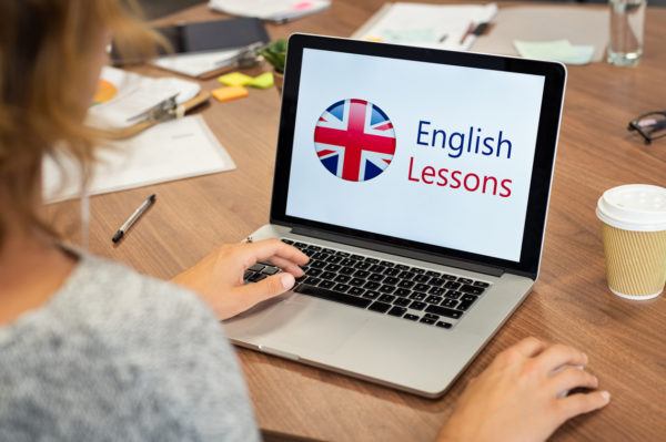Cuales son las becas para estudiar ingles 